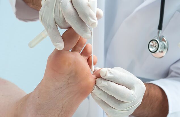 The doctor elaborates the patient flyer