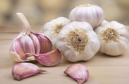 How and how to treat the mushroom on the nails of the legs